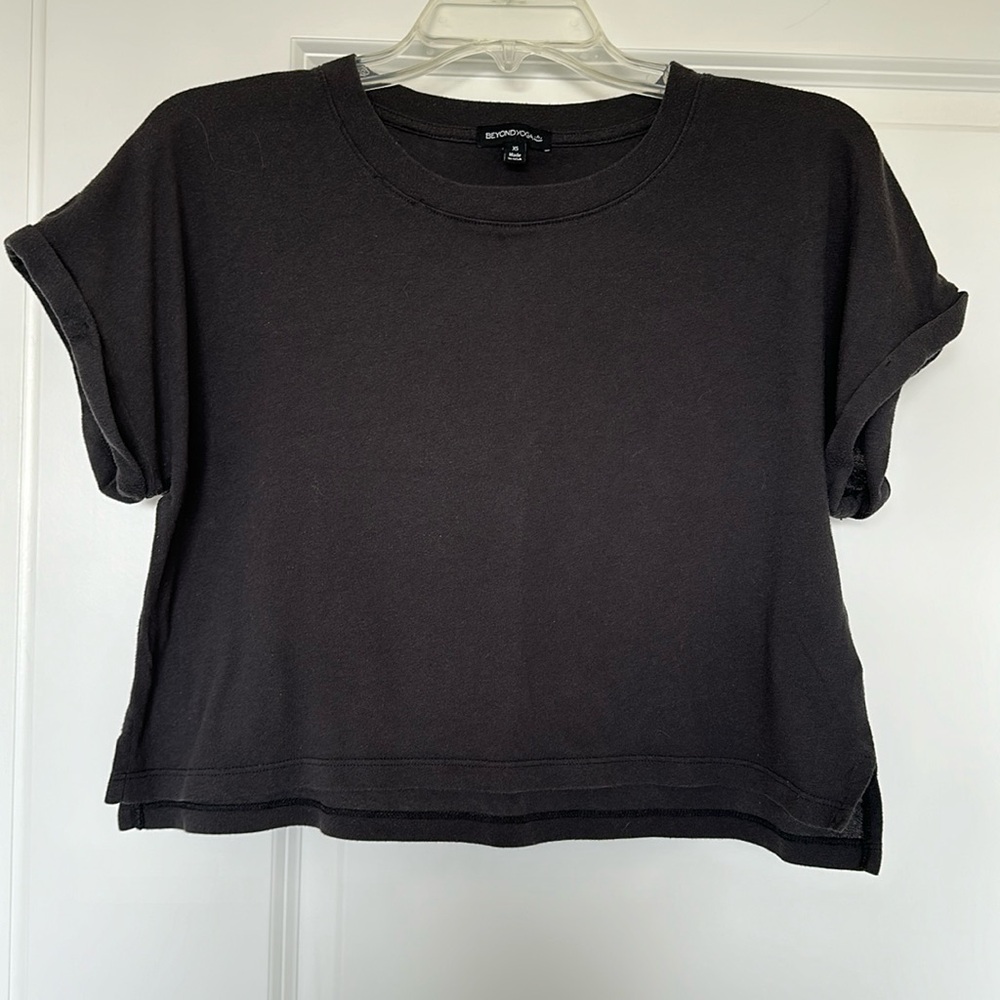 Beyond Yoga Black cropped short sleeve Tshirt